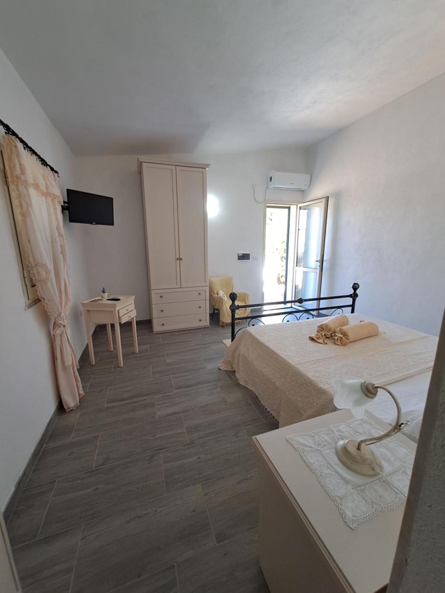 B&B Li Salcuneddi Aglientu Exterior photo